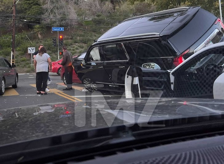 Actor, Arnold Schwarzenegger involved in car crash (photos)