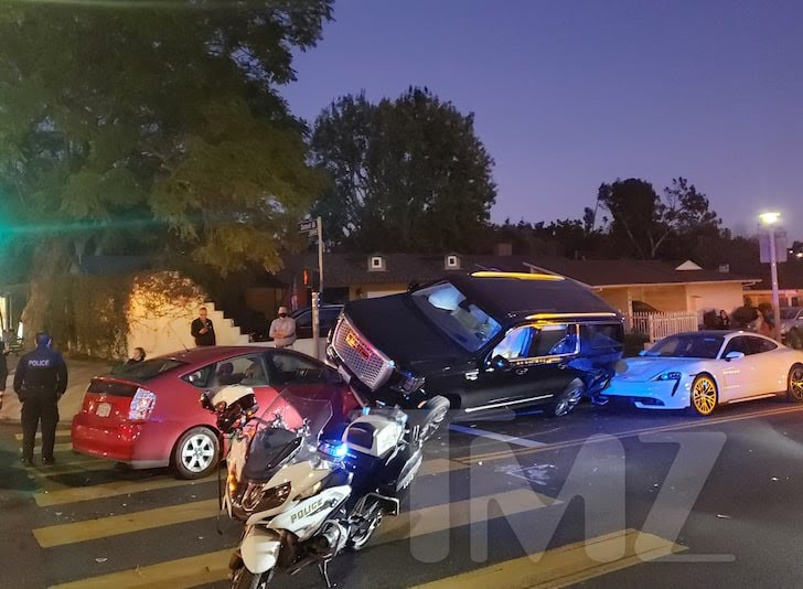 Actor, Arnold Schwarzenegger involved in car crash (photos)