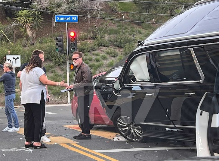 Actor, Arnold Schwarzenegger involved in car crash (photos)