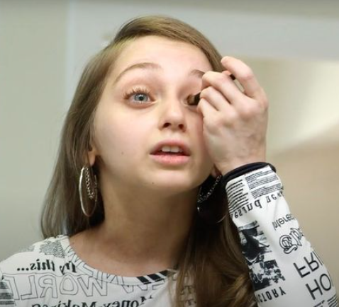 22-year-old woman who looks like an 8-year-old due to rare condition, reveals she can't do many adult things in public because people judge her