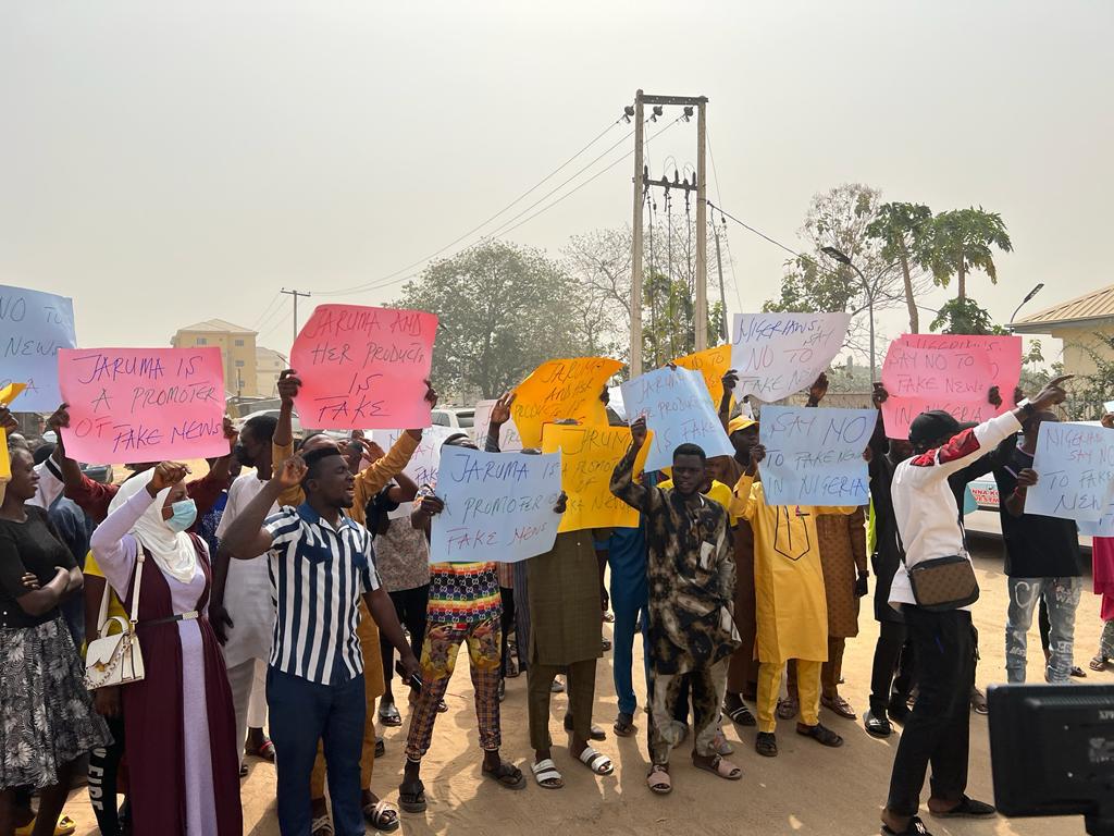 Controversial Kayamatta Seller Jaruma Arrives Zuba Area Court for the Case With Popular Philanthropist Ned Nwoko