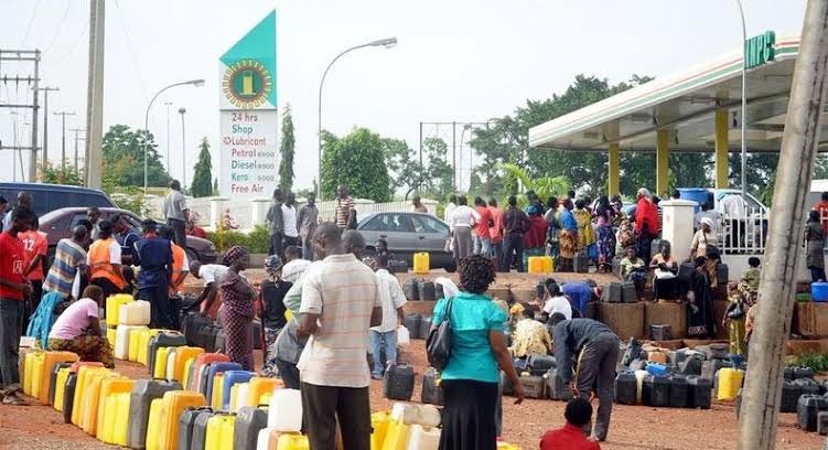 Queues In Abuja: Hoodlums Invade Petrol Stations, Attack Motorists, Snatch Phone -