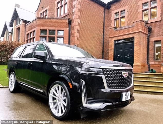 Cristiano Ronaldo drives new £150k Cadillac Escalade given to him as b-day gift by girlfriend into Manchester United training (photos)