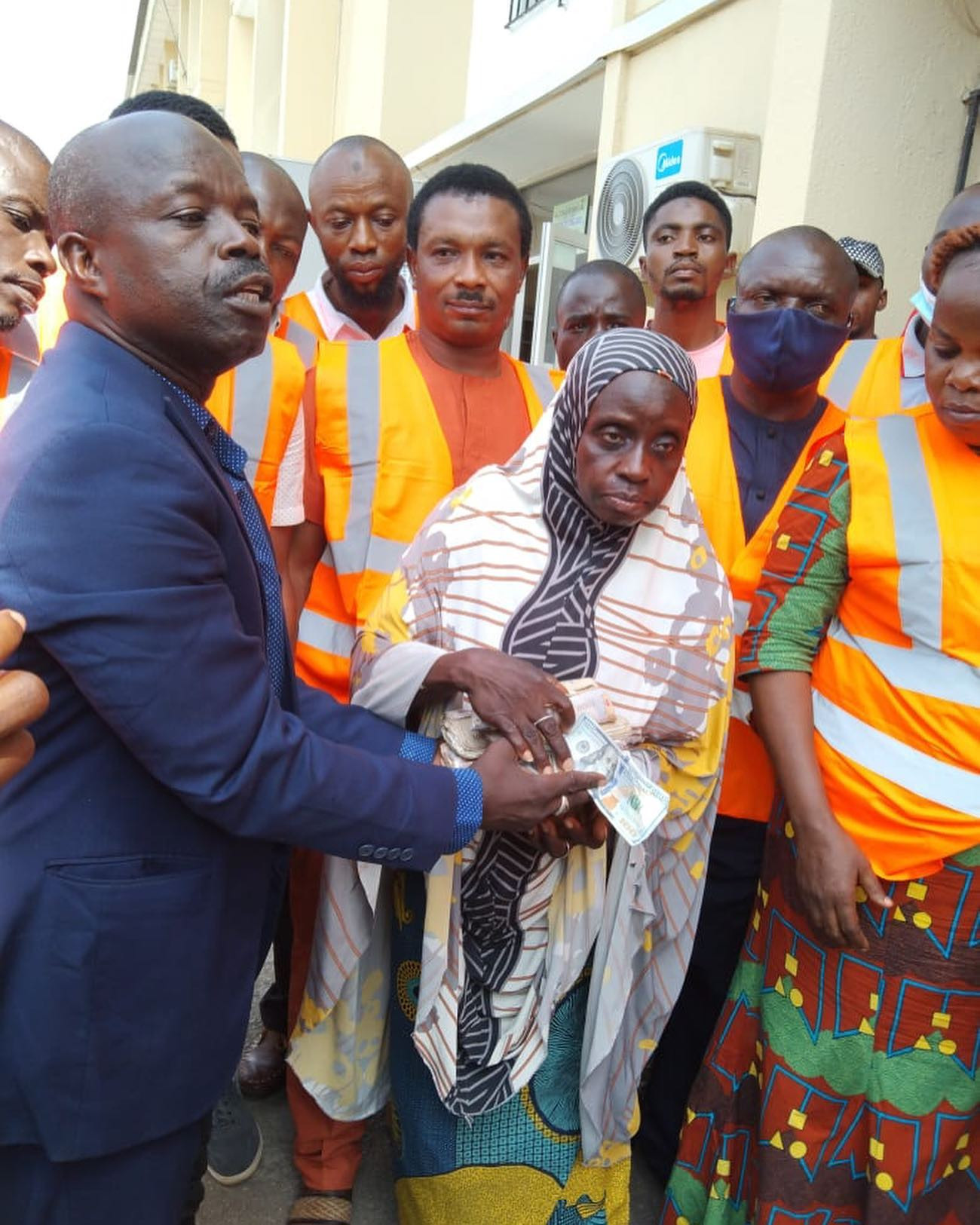 Update: FCTA releases Abuja street beggar found in possession of N500,000 and $100