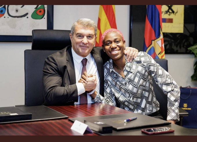 Asisat Oshoala extends deal with Barcelona until 2024