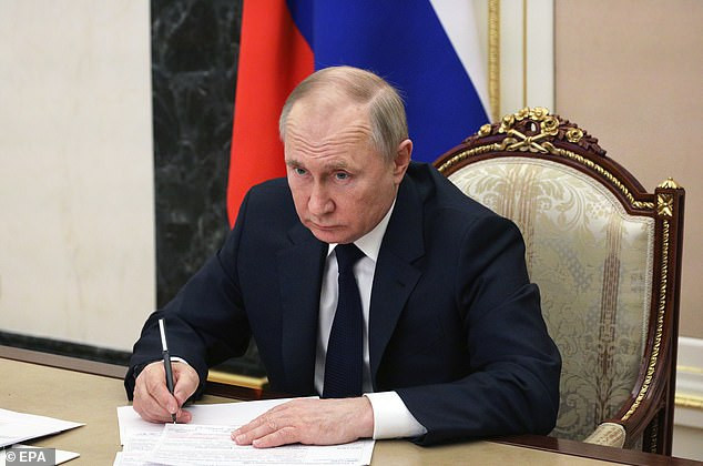 Putin asks for foreign volunteers to help Russia fight in Ukraine