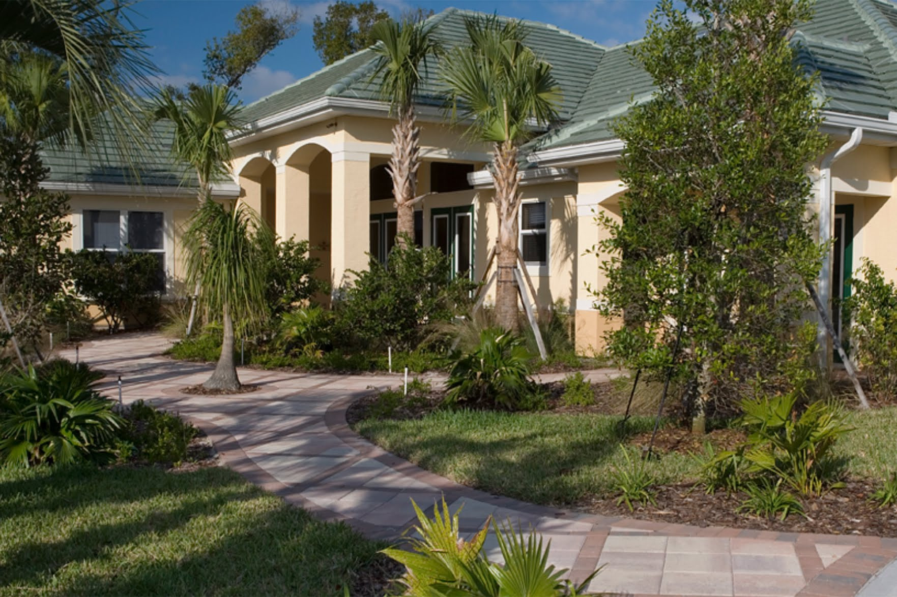 Decomposing bodies of mom and her 3-year-old twins found in car outside Florida apartment