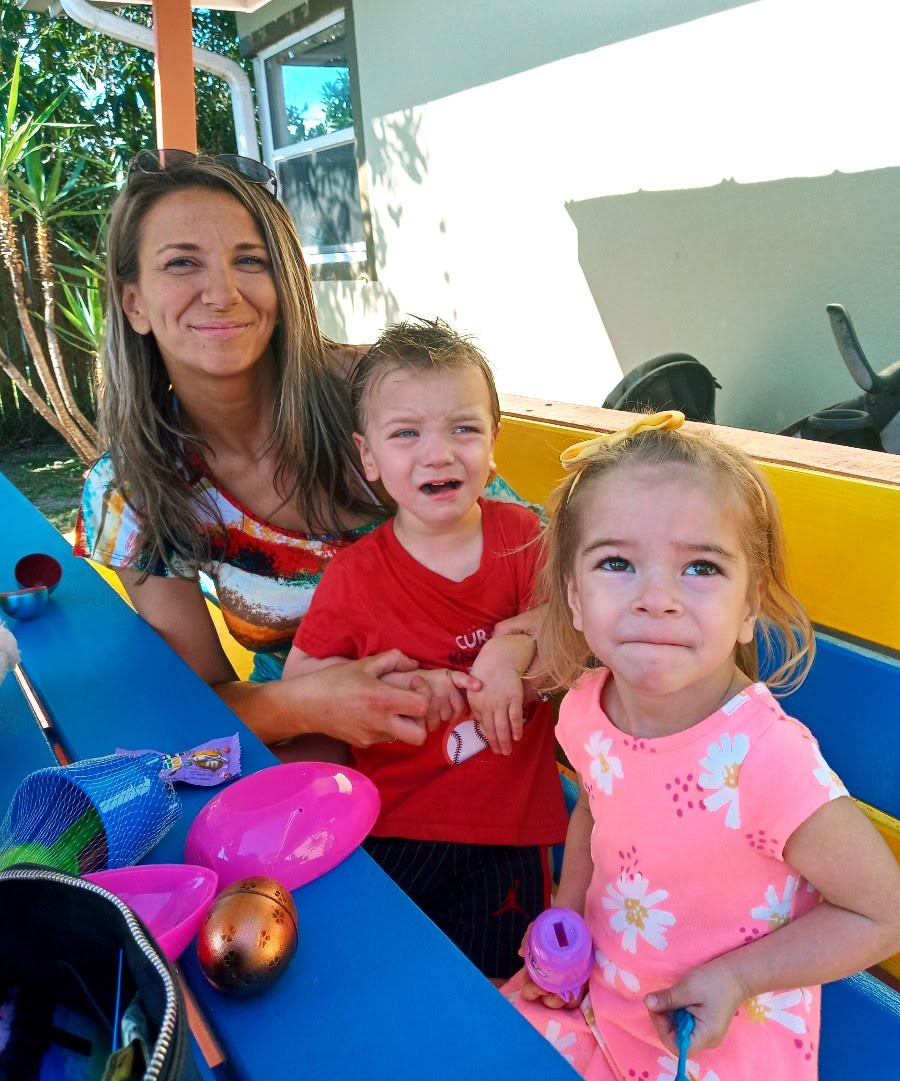 Decomposing bodies of mom and her 3-year-old twins found in car outside Florida apartment