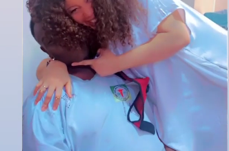 Actress Monalisa pays a visit to sick Mr. Ibu in the  hospital, sad and happy (Photos, videos)