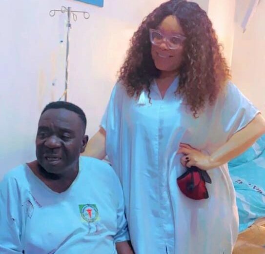Actress Monalisa pays a visit to sick Mr. Ibu in the  hospital, sad and happy (Photos, videos)