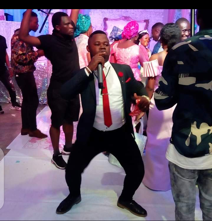 Trending: Nigerian popular Comedian MC Koboko spotted dancing  saying only those who dance at duty post gets scholarship.