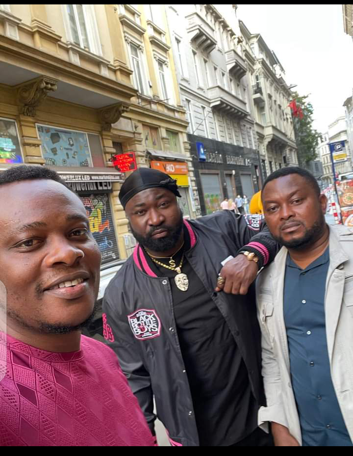 POPULAR NIGERIAN COMEDIAN MC SENIBO PAYS NECO FEES FOR HIS PEOPLE