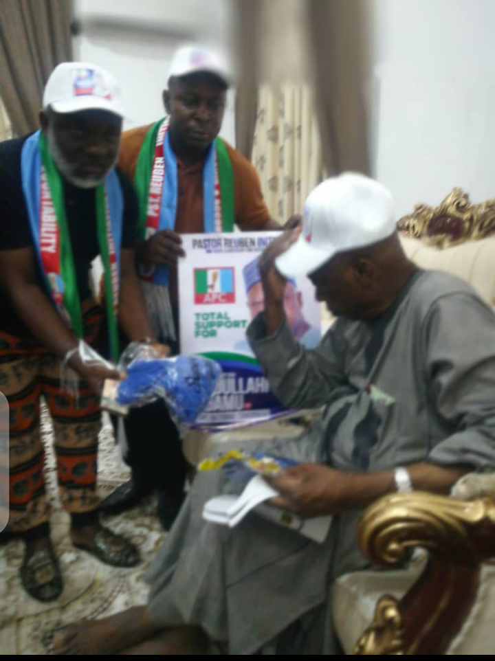 Pastor Reuben Initiative Presidents Campaign Materials to Sen. Adamu Abdulai and endorsed him as their preferred candidate as APC Party National Chairman
