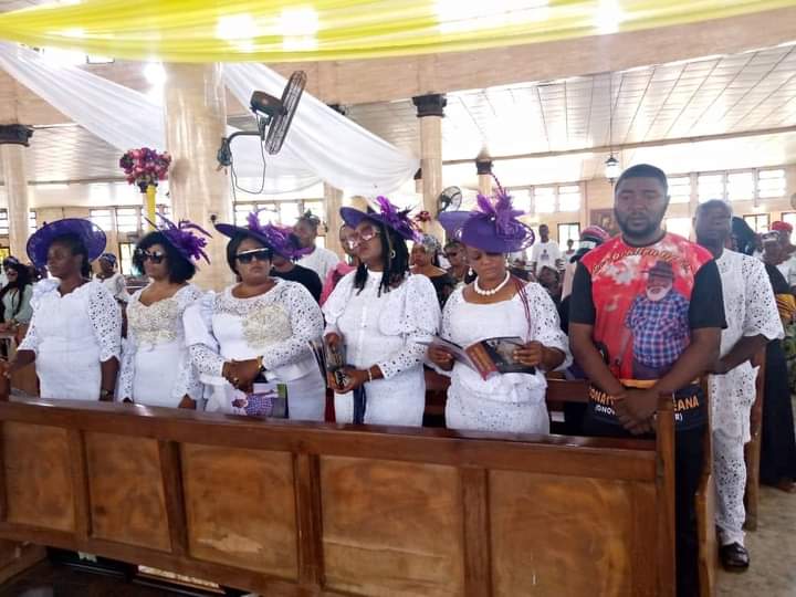 Gospel Artiste Chinyere Udoma, Chief Ndubuisi Bury Father At 92 Amidst Tears