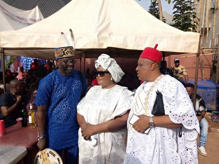 Gospel Artiste Chinyere Udoma, Chief Ndubuisi Bury Father At 92 Amidst Tears