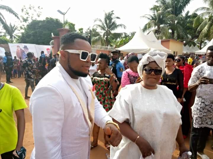 Gospel Artiste Chinyere Udoma, Chief Ndubuisi Bury Father At 92 Amidst Tears