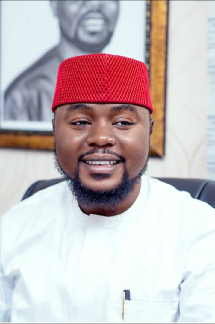 Gospel Artiste Chinyere Udoma, Chief Ndubuisi Bury Father At 92 Amidst Tears