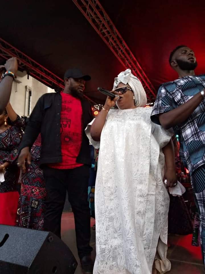 Gospel Artiste Chinyere Udoma, Chief Ndubuisi Bury Father At 92 Amidst Tears