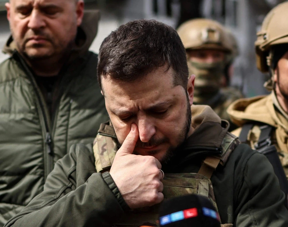 Genocide' - Ukraine's President Zelensky fights back tears as he visits site of mass burial graves allegedly dug by Russian soldiers (photo/video)