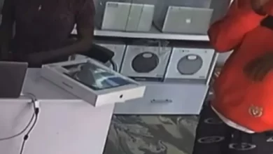 CCTV captures moment suspected thief tried to inject a sales girl with an insecticide in Ogbomosho (video)