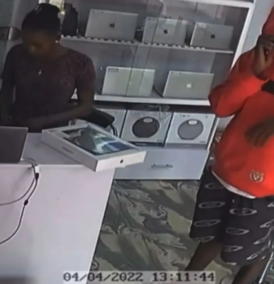 CCTV captures moment suspected thief tried to inject a sales girl with an insecticide in Ogbomosho (video)