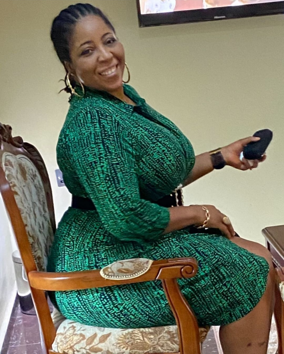 "I grew up wondering what made my mother marry such an awful man" Actress Chioma Toplis says she will not attend her "useless" father's burial when he dies