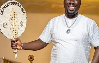 EFCC invited Obi Cubana for spending millions during his mother’s burial. If EFCC don’t invite any APC govt official that pays the ₦100 million APC Presidential nomination form for questioning, then they are biased – Reno Omokri