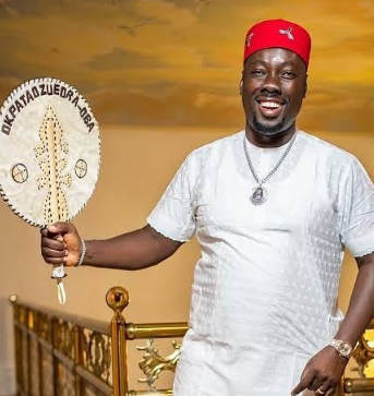 EFCC invited Obi Cubana for spending millions during his mother's burial. If EFCC don’t invite any APC govt official that pays the ₦100 million APC Presidential nomination form for questioning, then they are biased - Reno Omokri