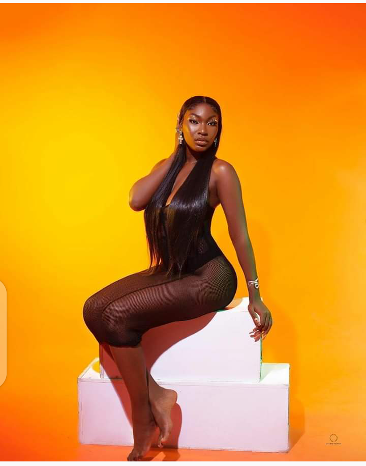 Bayelsa model, Layefa Bella making us drool as she pose sexily in new pictures