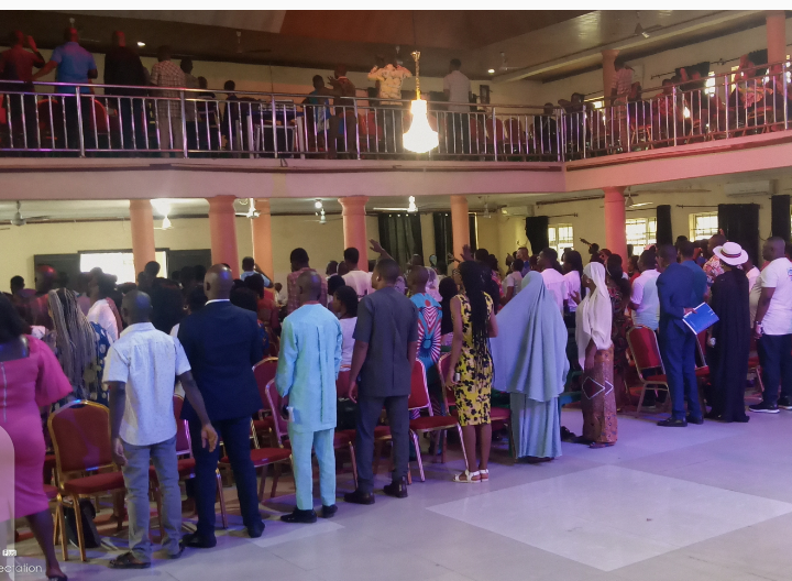 2023: Support group in Bayelsa state fast and pray Aggressively with over one thousand persons for the unity of APC