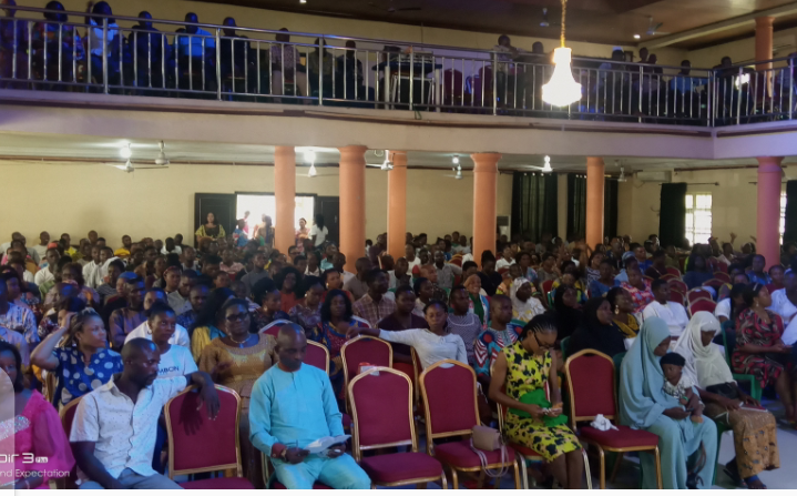 2023: Support group in Bayelsa state fast and pray Aggressively with over one thousand persons for the unity of APC