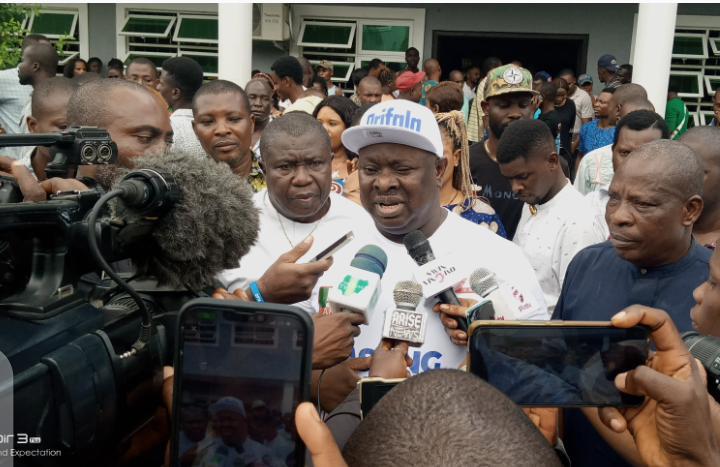 2023: Support group in Bayelsa state fast and pray Aggressively with over one thousand persons for the unity of APC