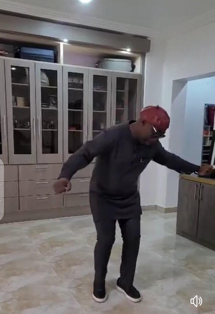 Bayelsa State Former Speaker  Tonye Emmanuel Isenah shows his overwhelming dance steps (video)