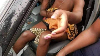 See what happens to  Married couples who couldn’t resist the urge to make love caught inside the car…..