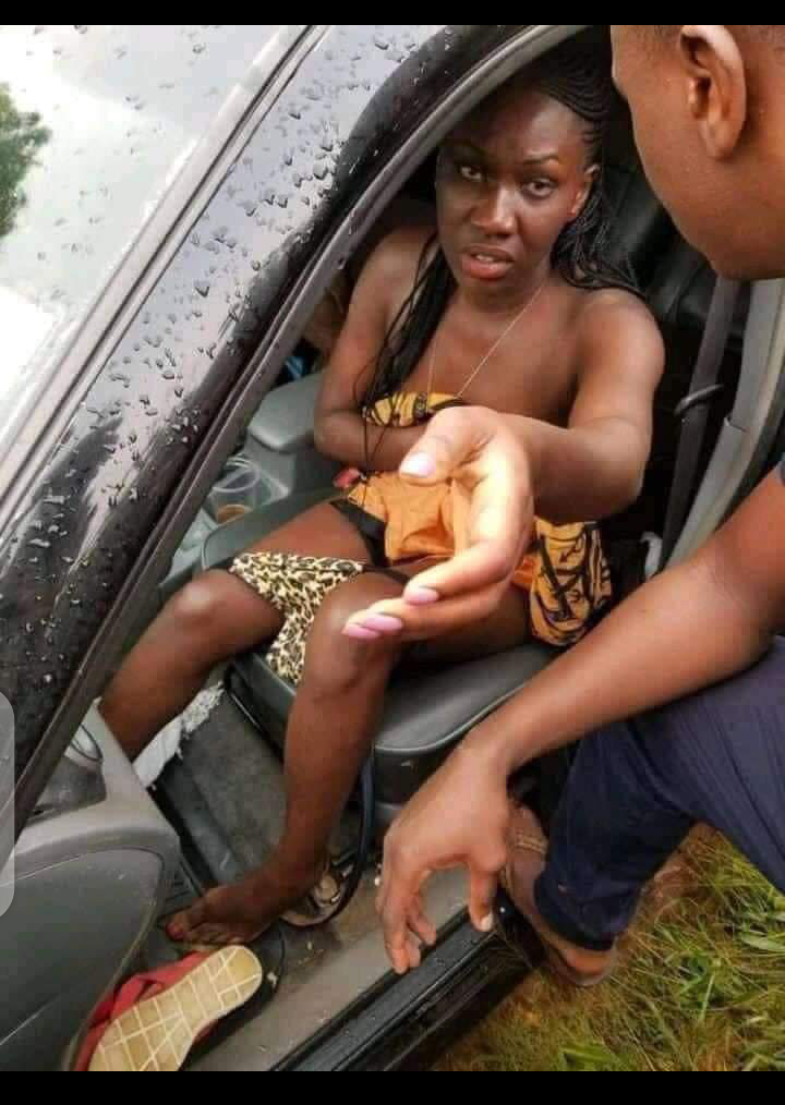 See what happens to  Married couples who couldn't resist the urge to make love caught inside the car..... 