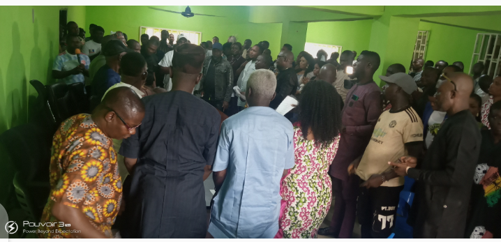 I AM NOT CONTESTING ANY ELECTION~PASTOR REUBEN. SUES FOR PEACE AND UNITY AMONGST PARTY LEADERS IN APC BAYELSA STATE.