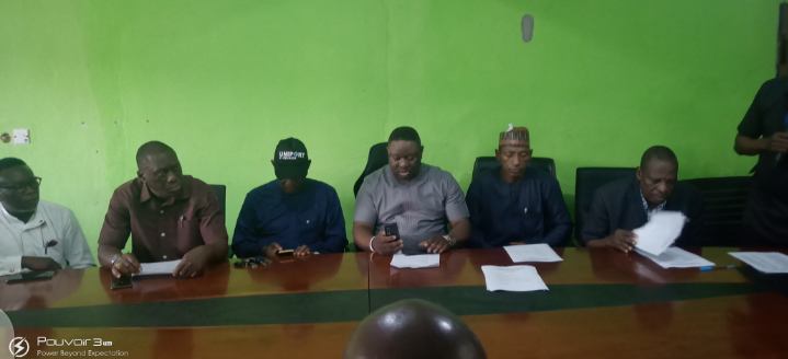 I AM NOT CONTESTING ANY ELECTION~PASTOR REUBEN. SUES FOR PEACE AND UNITY AMONGST PARTY LEADERS IN APC BAYELSA STATE.