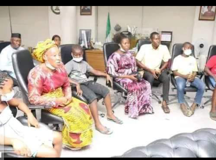 Sister Osinach’s husband, Peter Nwachukwu ‘paraded’ before kids, family members