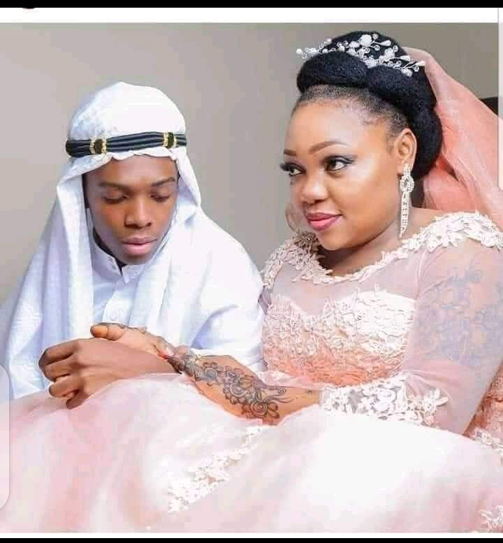 19 years old boy got married to a 40 years old lady.