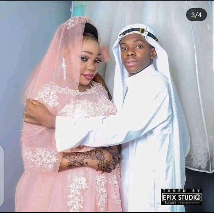 19 years old boy got married to a 40 years old lady.