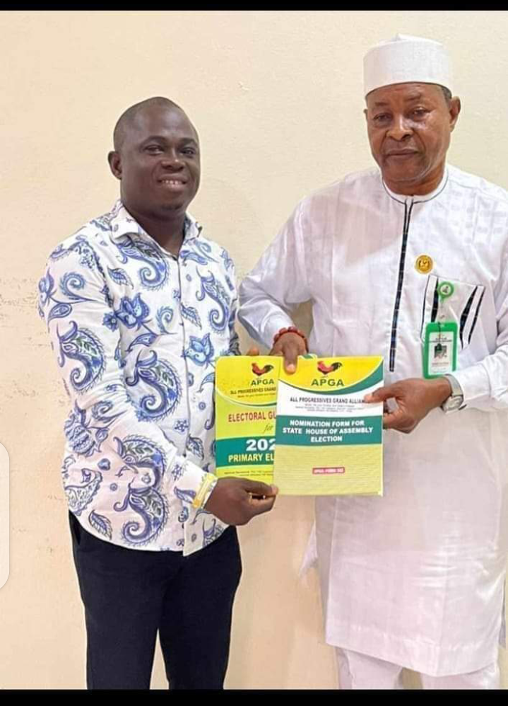 Breaking: Trouble in KOLGA  Constituency 1 as Close  SA to Governor, Douye Diri Dump PDP for........