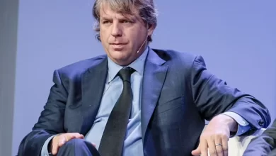 Chelsea confirm American billionaire Todd Boehly has signed an agreement to buy the club from Roman Abramovich in a £4.25bn deal