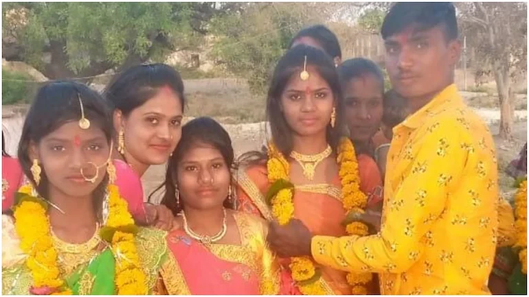 Two sisters almost mistakenly marry wrong grooms after mix-up due to power failure