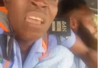 Help me” Policewoman cries out as a driver zooms off with her in his car after she entered ‘without permission’ (video)