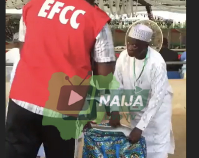 VIDEO: EFCC Operatives Search Ghana-must-go Bags At PDP Primary