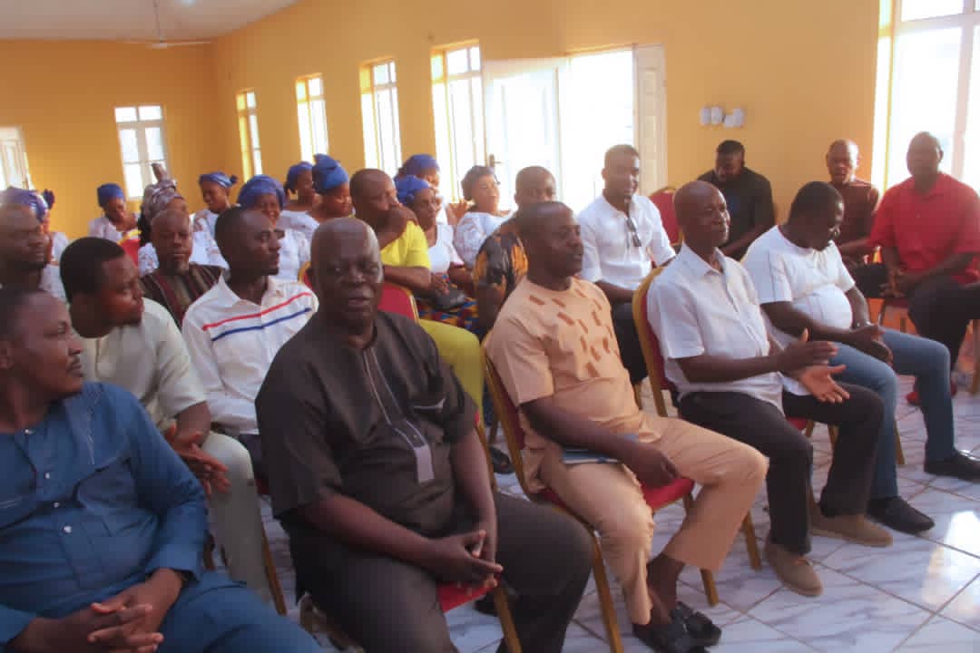 High Chief Christopher Ndubuisi, (Ikenga Umuawulu) Splashes N10m On Umuawulu Entrepreneurs*