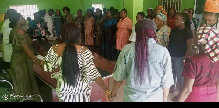HOUSE OF ASSEMBLY ASPIRANT IN YENAGOA CONSTITUENCY TWO PST ESTHER MARTINS ASSEMBLES WOMEN, CRIES TO GOD TO FAVOUR THE RIGHTEOUS