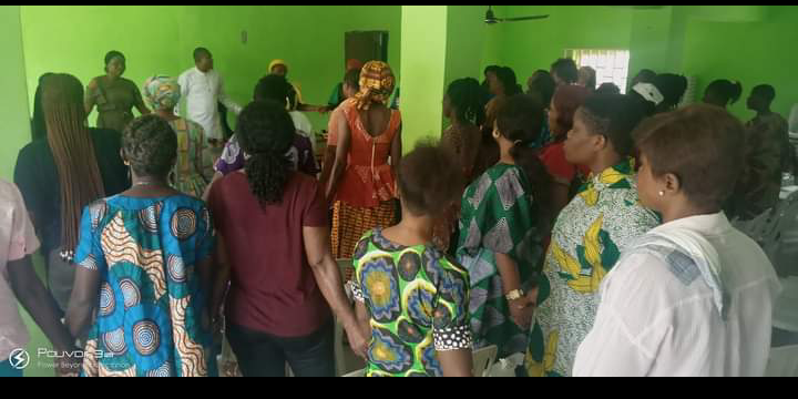 HOUSE OF ASSEMBLY ASPIRANT IN YENAGOA CONSTITUENCY TWO PST ESTHER MARTINS ASSEMBLES WOMEN, CRIES TO GOD TO FAVOUR THE RIGHTEOUS