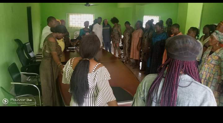 HOUSE OF ASSEMBLY ASPIRANT IN YENAGOA CONSTITUENCY TWO PST ESTHER MARTINS ASSEMBLES WOMEN, CRIES TO GOD TO FAVOUR THE RIGHTEOUS