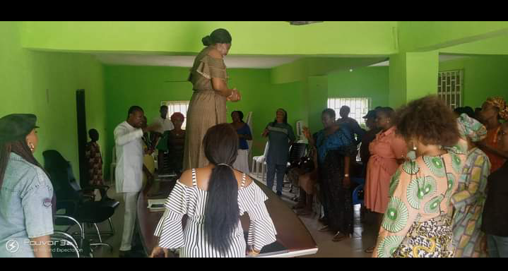 HOUSE OF ASSEMBLY ASPIRANT IN YENAGOA CONSTITUENCY TWO PST ESTHER MARTINS ASSEMBLES WOMEN, CRIES TO GOD TO FAVOUR THE RIGHTEOUS